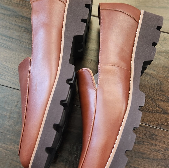 Vionic Kensley Leather Slip-On Lug Sole Platform Loafers. Women's size 9.5. - Picture 11 of 11